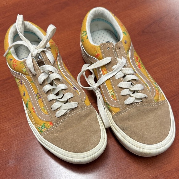 Vans Shoes - Vans size 7.5 // 092601